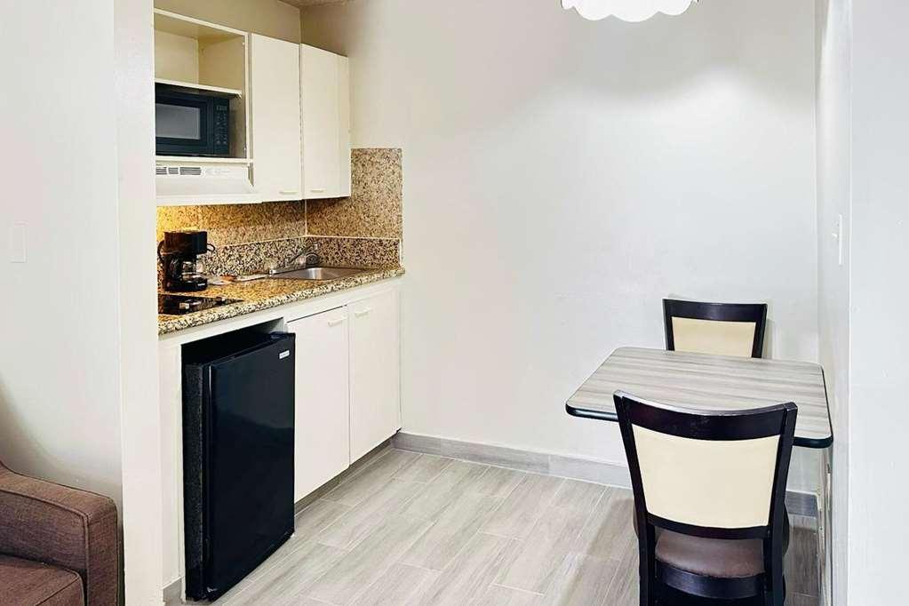 Suburban Studios Abercorn Savannah Quarto foto